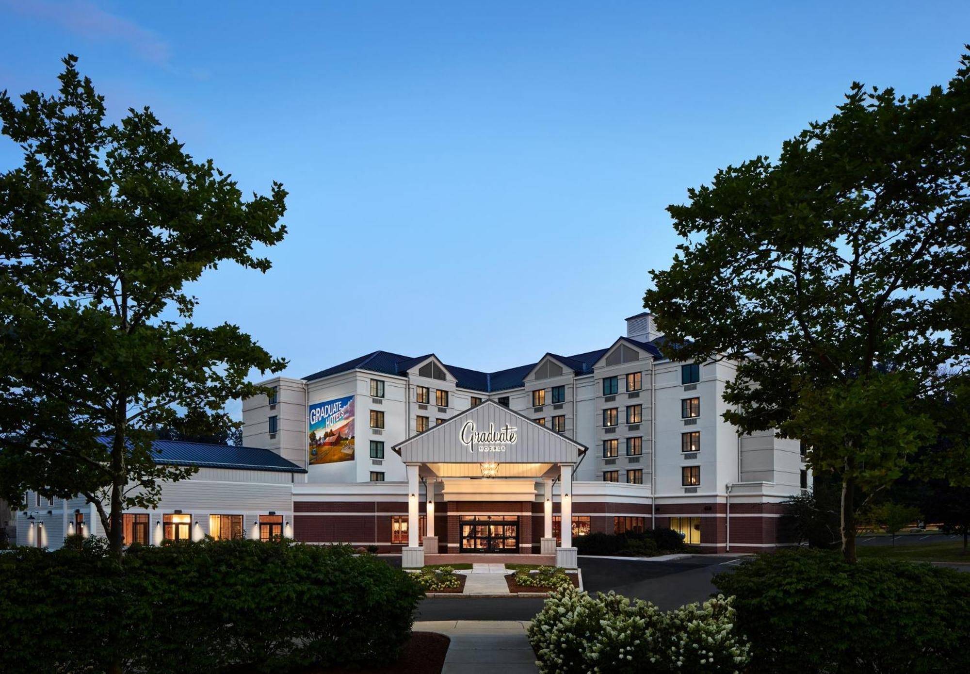 Graduate By Hilton Storrs Hotel Bagian luar foto